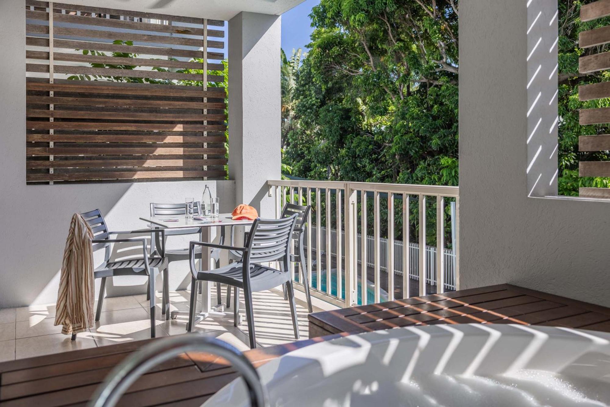 Aparthotel Mantra Aqueous on Port à Port Douglas Extérieur photo
