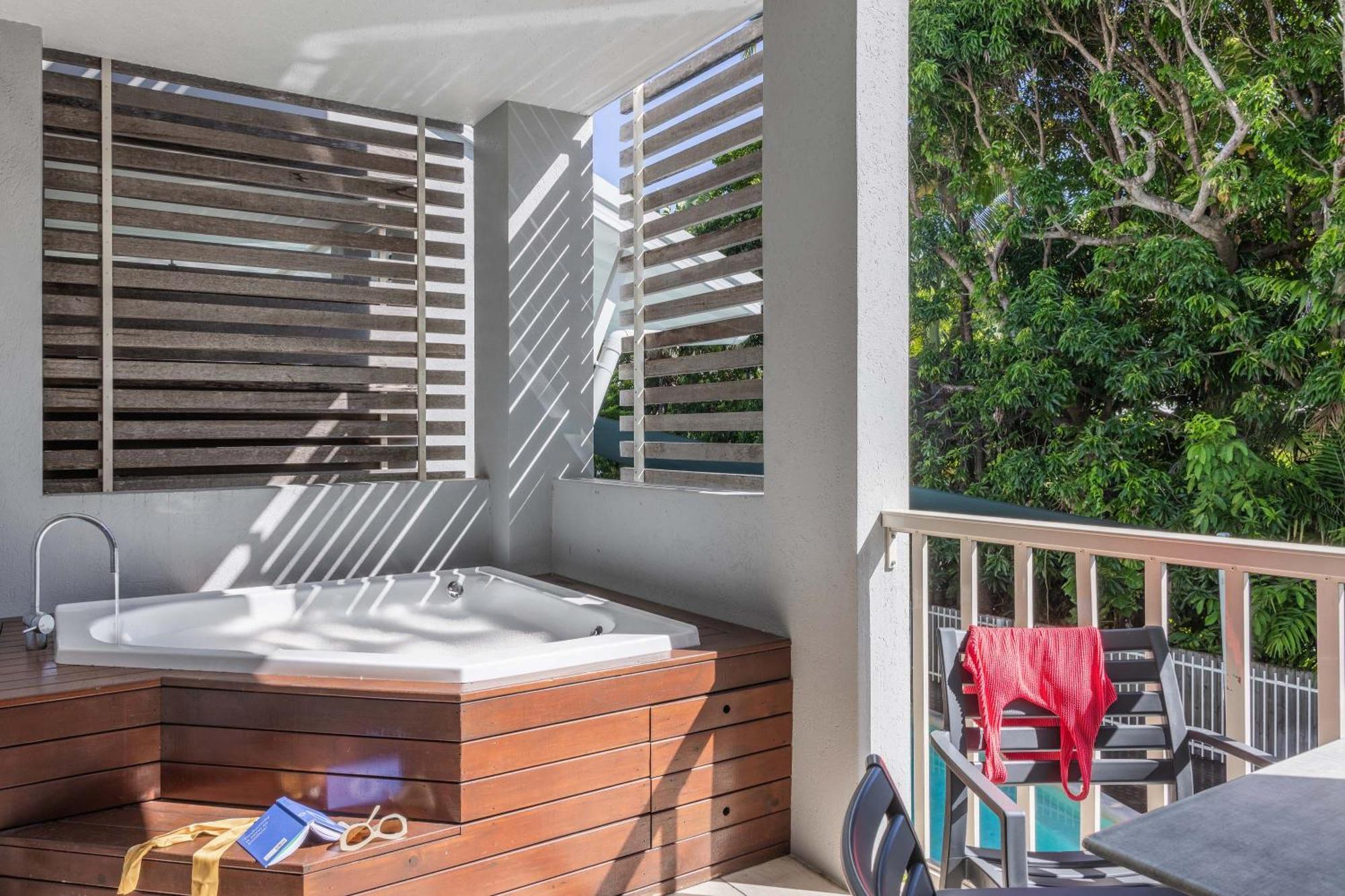 Aparthotel Mantra Aqueous on Port à Port Douglas Extérieur photo